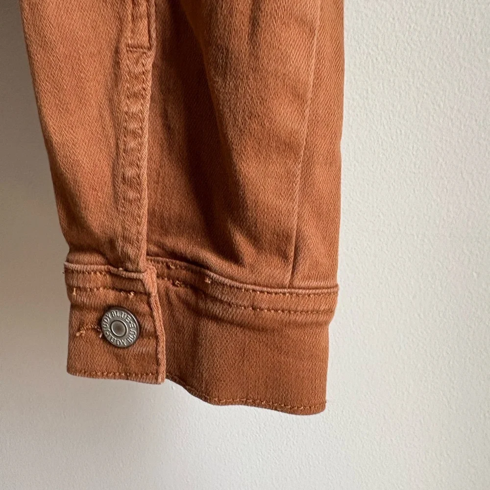 JUDY BLUE CAMEL GARMENT DYED GRINDING CROPPED DENIM JACKET LARGE - Picture 4 of 16